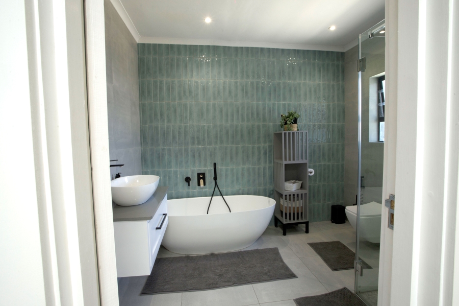 4 Bedroom Property for Sale in Loevenstein Western Cape